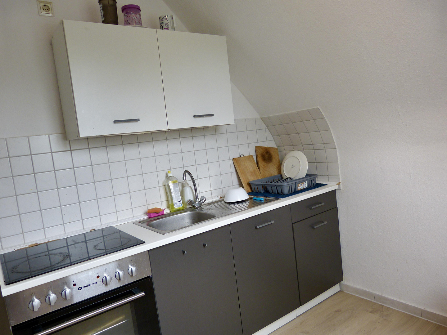 Helle Dachgeschosswohnung mit Einbauküche – perfekt für Paare, Singles oder WG – Birkenweg 13, 27576 Bremerhaven(Klushof) – Vorschaubild 4
