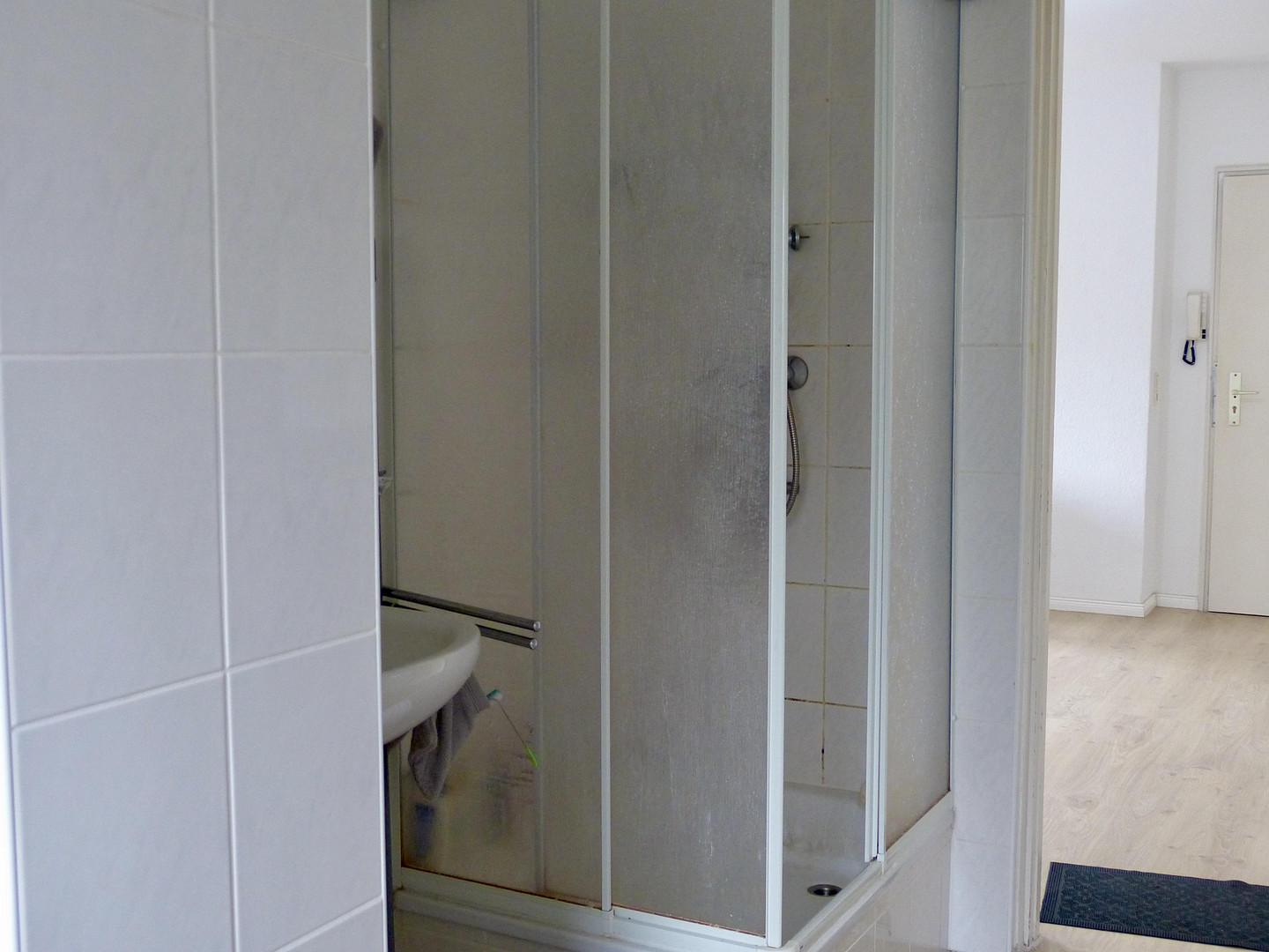 Helle Dachgeschosswohnung mit Einbauküche – perfekt für Paare, Singles oder WG – Birkenweg 13, 27576 Bremerhaven(Klushof) – Vorschaubild 9