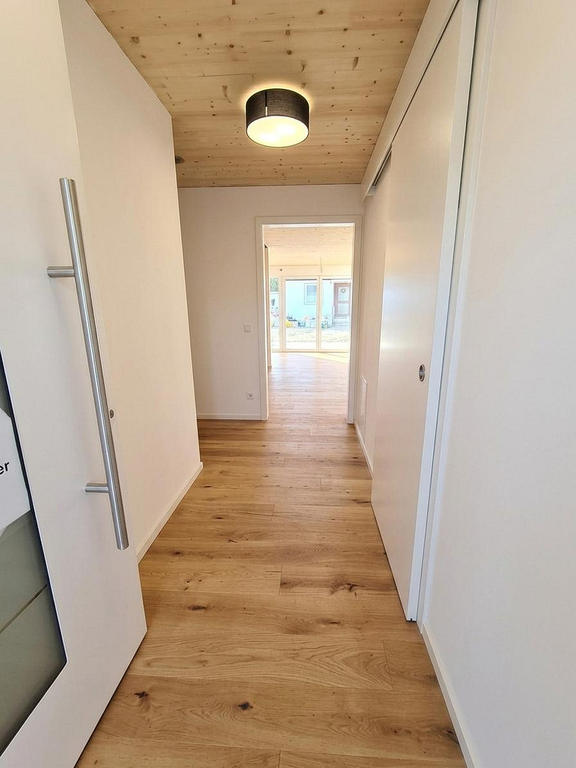 Energiesparend und gesund Wohnen: Neues Holzmassiv-Reihenhaus mit 6 Zimmern in Obermenzing – Bauseweinallee 58f, 81247 München(Obermenzing) – Vorschaubild 4