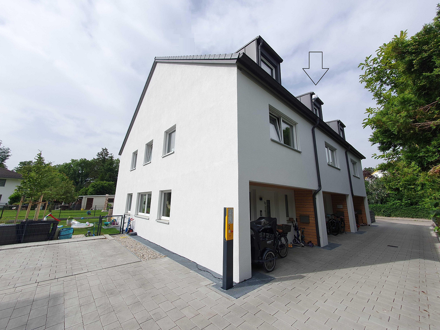 Energiesparend und gesund Wohnen: Neues Holzmassiv-Reihenhaus mit 6 Zimmern in Obermenzing – Bauseweinallee 58f, 81247 München(Obermenzing) – Vorschaubild 3