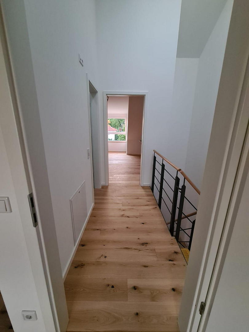 Energiesparend und gesund Wohnen: Neues Holzmassiv-Reihenhaus mit 6 Zimmern in Obermenzing – Bauseweinallee 58f, 81247 München(Obermenzing) – Vorschaubild 14