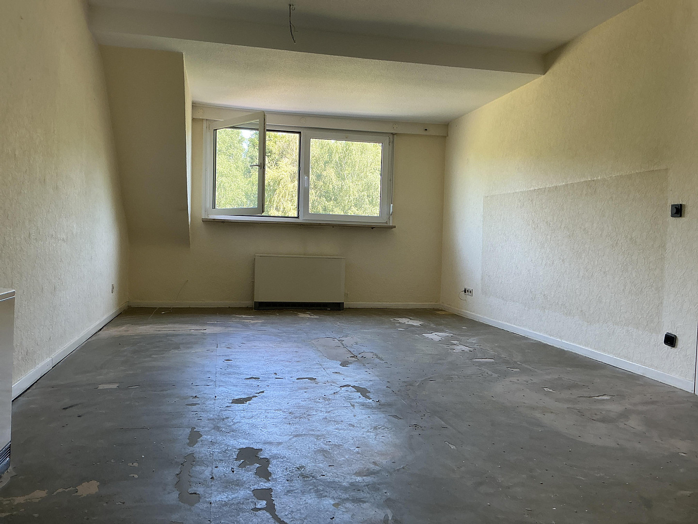 3-Zimmer-DG (2. Etage) für handwerklich Geschickte, ab sofort verfügbar