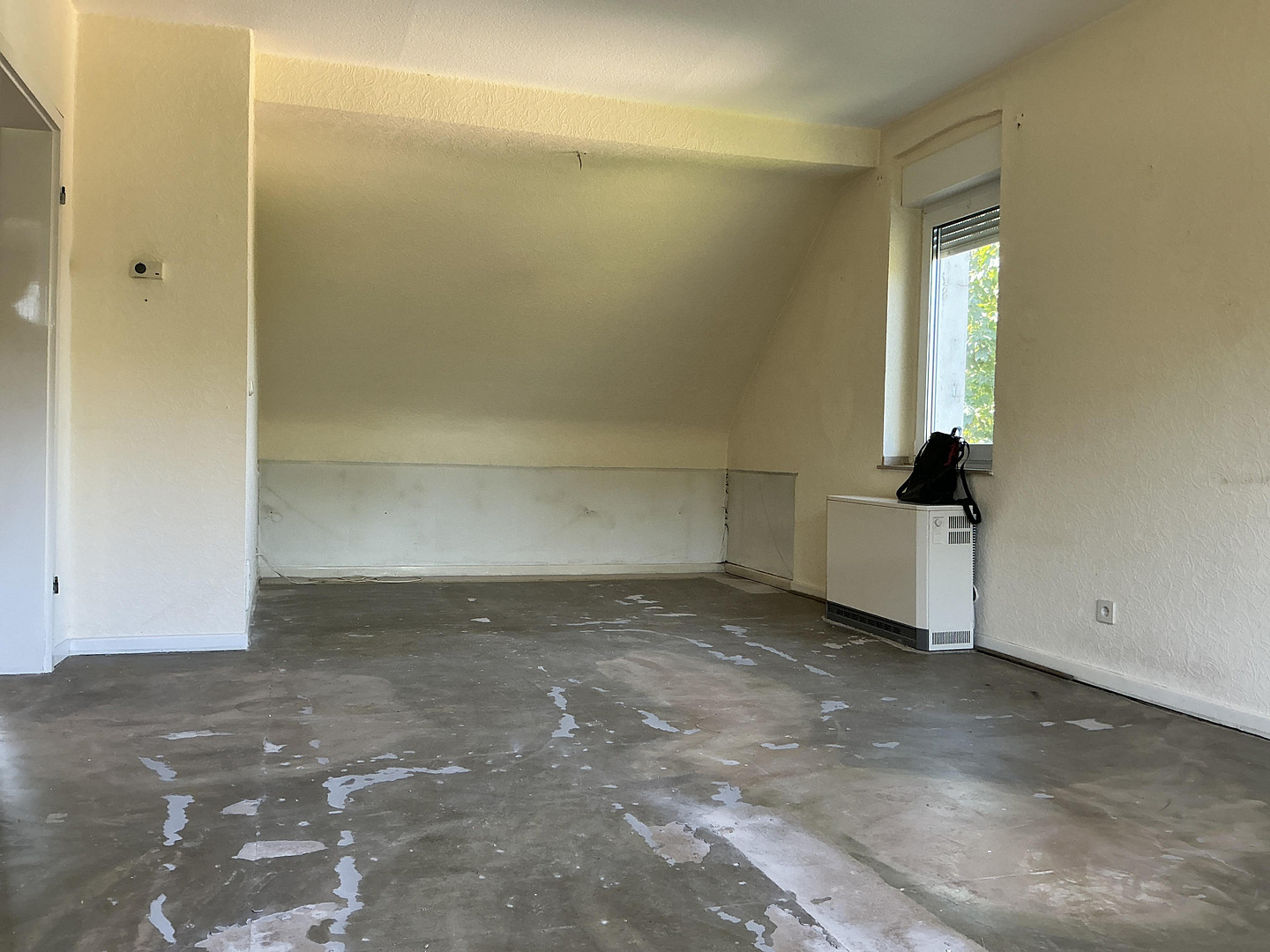 3-Zimmer-DG (2. Etage) für handwerklich Geschickte, ab sofort verfügbar – Dellwiger Str. 37, 45357 Essen(Dellwig) – Vorschaubild 2