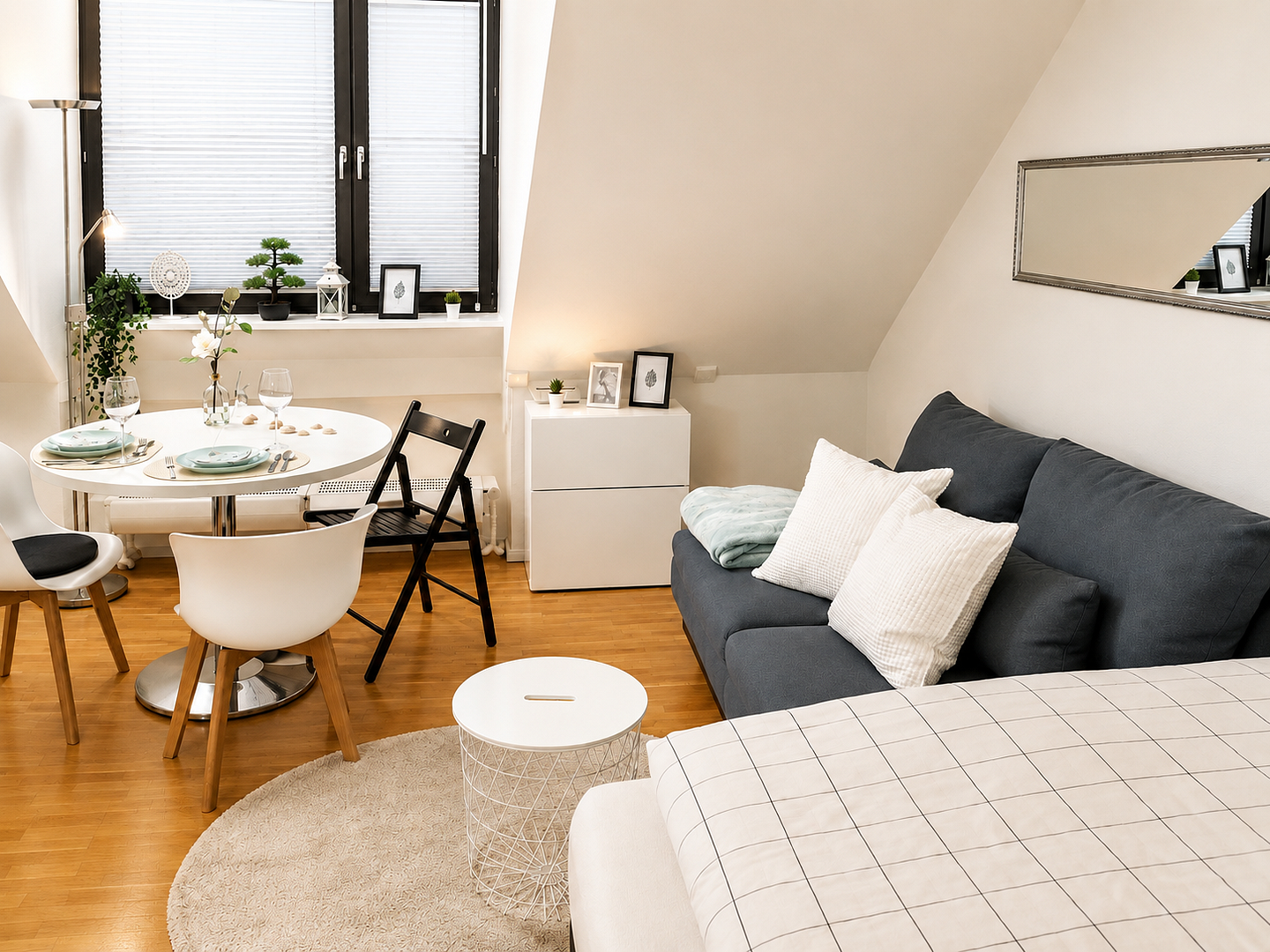 Helle möblierte 1-Zimmer-Dachgeschosswohnung in München-Trudering – Wachtelweg, 81827 München(Trudering) – Vorschaubild 2