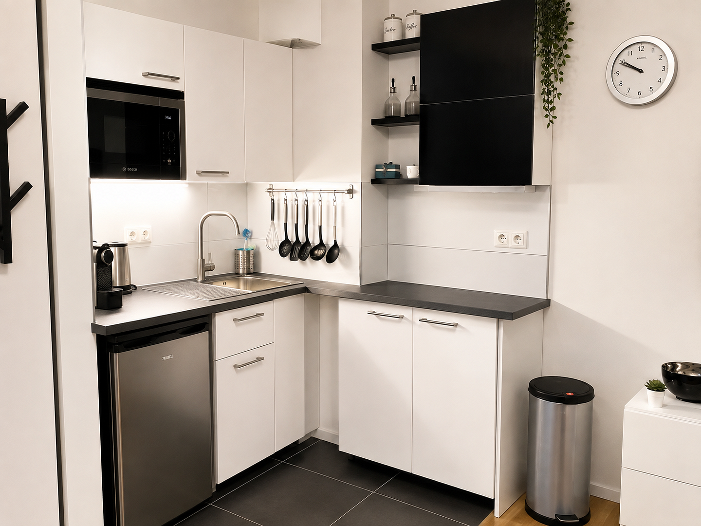 Helle möblierte 1-Zimmer-Dachgeschosswohnung in München-Trudering – Wachtelweg, 81827 München(Trudering) – Vorschaubild 4