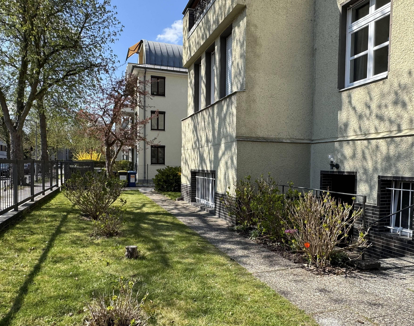 Sanierter Erstbezug- sehr helle 2-Zimmerwohnung, auch als Gewerbe nutzbar