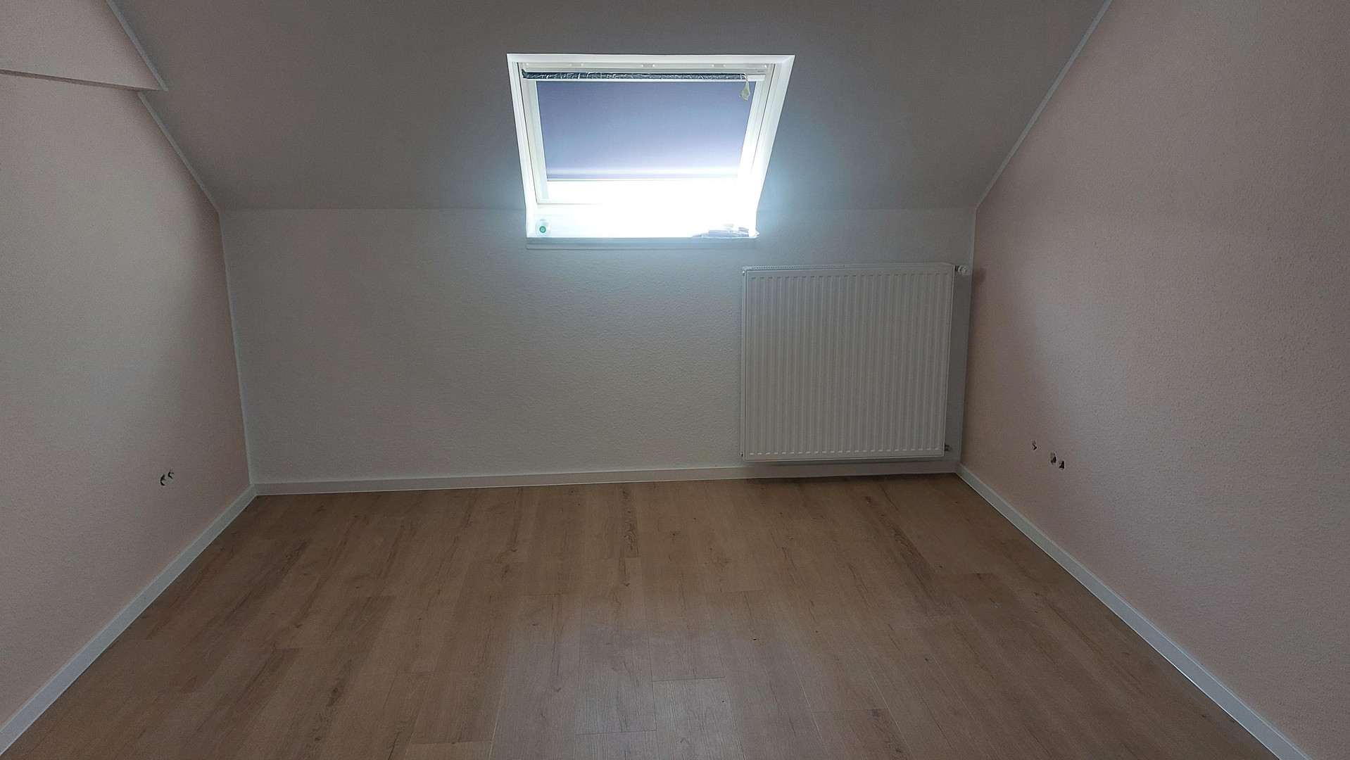 Frisch sanierte Dachgeschosswohnung mit Garage, PV-Strom & Klimaanlage – max. 6 Monate – Im Spürkergarten 6, 50374 Erftstadt(Liblar) – Vorschaubild 13