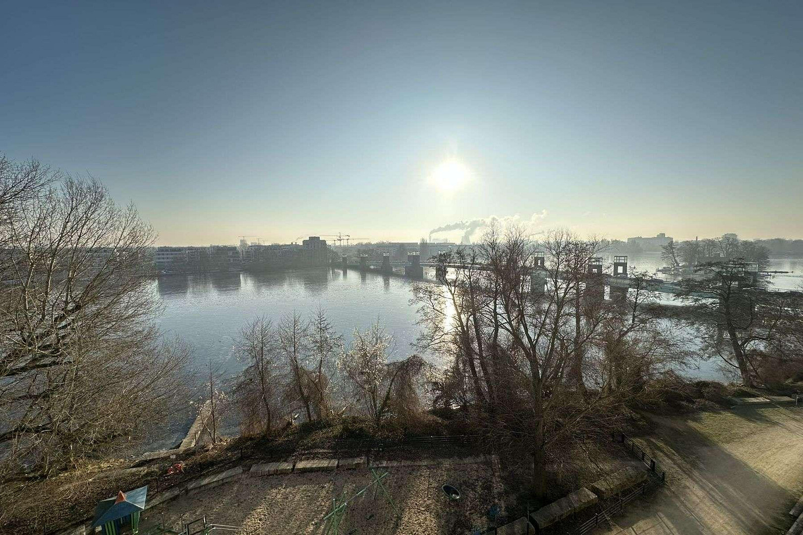 2-Zimmer-Wohnung mit direktem Havelblick vom Balkon inkl. Tiefgaragenstellplatz & Keller – An der Havelspitze 17, 13587 Hakenfelde – Vorschaubild 4