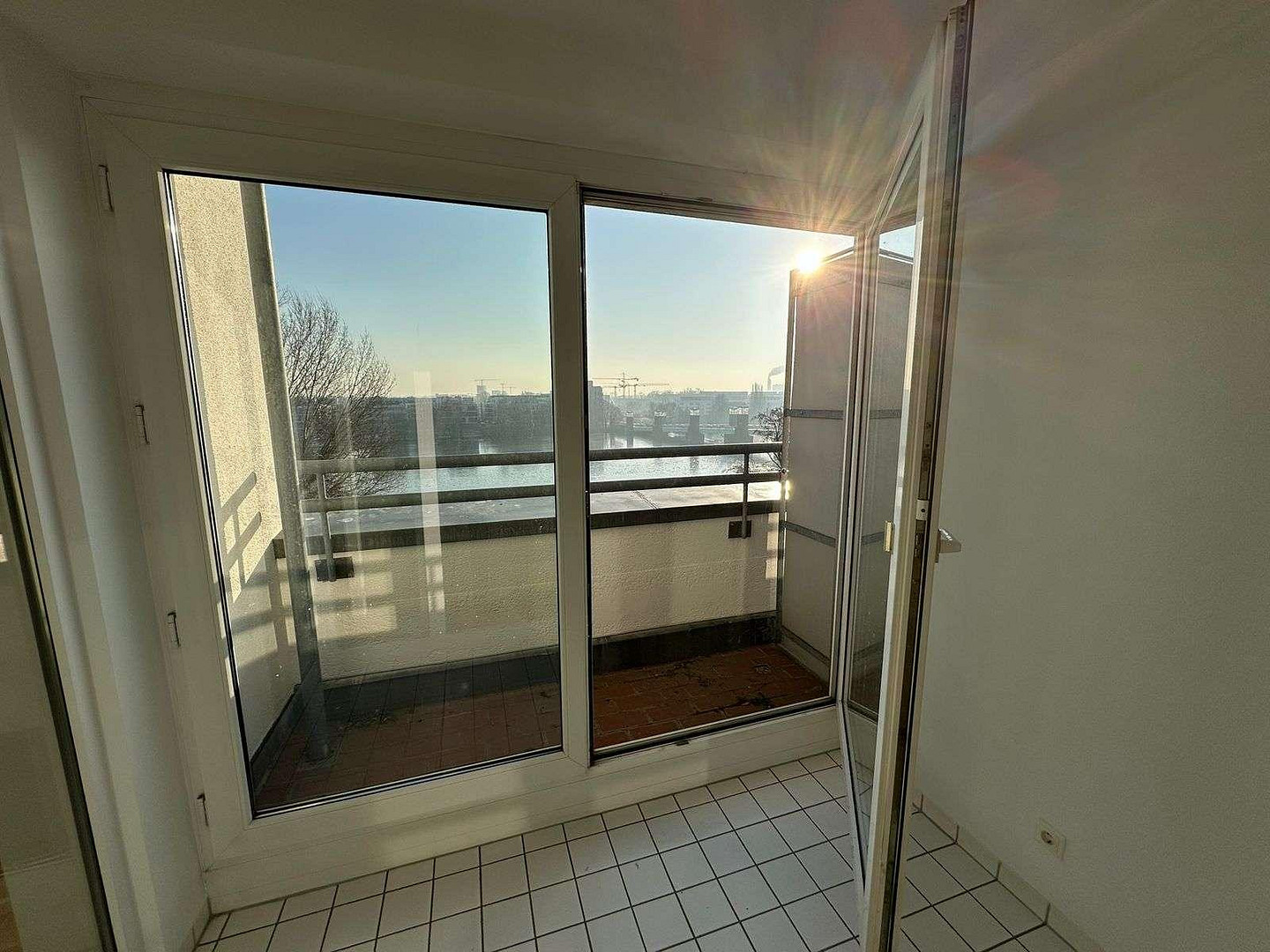 2-Zimmer-Wohnung mit direktem Havelblick vom Balkon inkl. Tiefgaragenstellplatz & Keller – An der Havelspitze 17, 13587 Hakenfelde – Vorschaubild 10