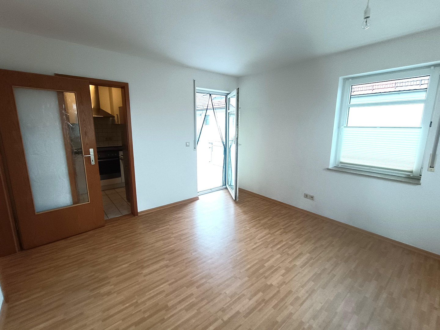 Dresden-Cotta – prov.frei, ruhige, mod. 1 Zi.-Whg. mit Balkon, sep. Küche mit Einbauten u. TG Stpl. – Sachsdorfer Str. 15, 1157 Dresden(Cotta) – Vorschaubild 2