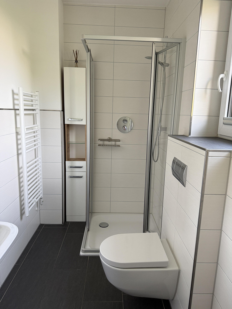 Modernes Massivhaus in ruhiger Neubausiedlung: Südausrichtung, Terrassendach, Sauna & 9m-Garage – 46049 Oberhausen(Alstaden) – Vorschaubild 12