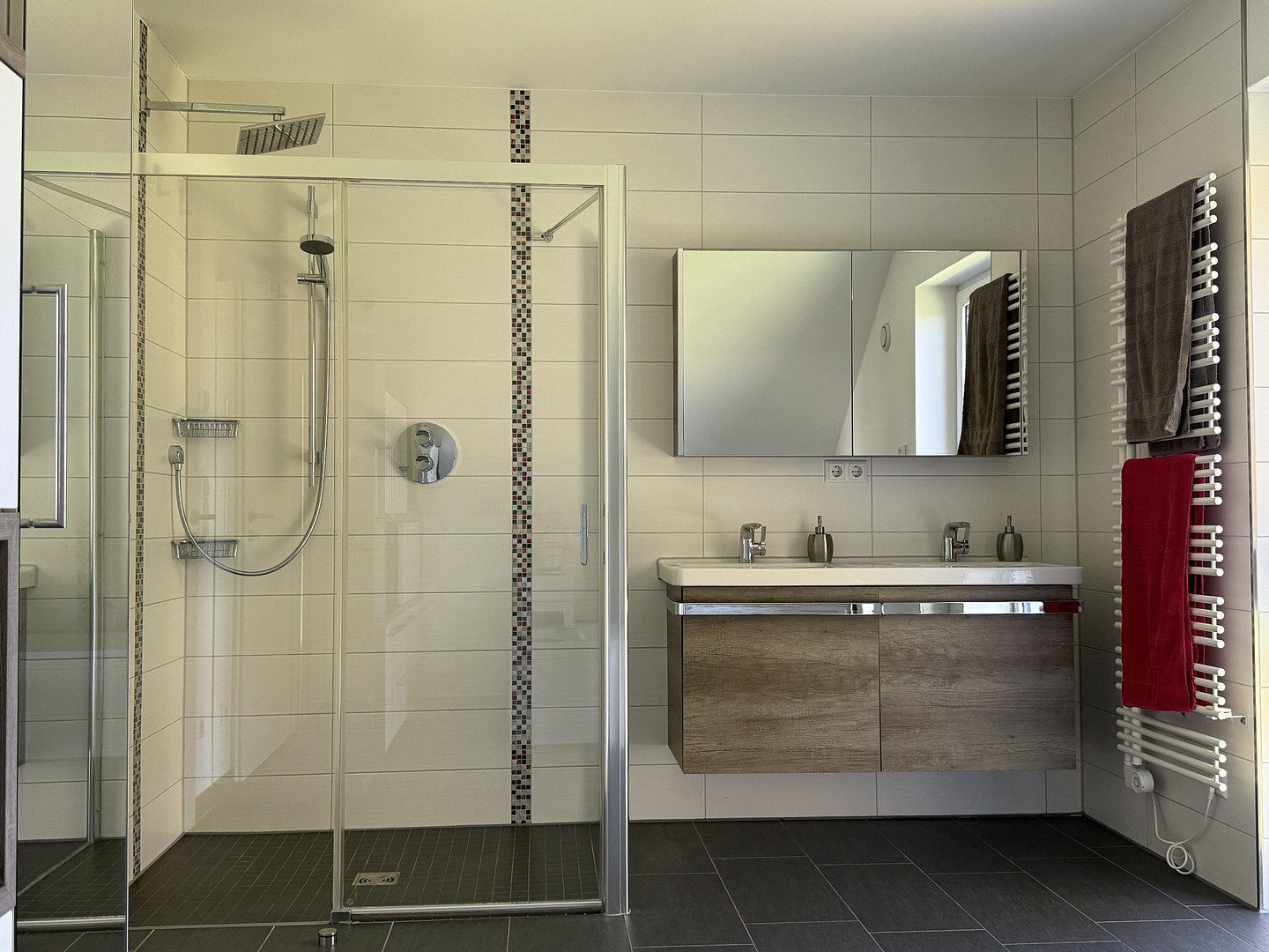 Modernes Massivhaus in ruhiger Neubausiedlung: Südausrichtung, Terrassendach, Sauna & 9m-Garage – 46049 Oberhausen(Alstaden) – Vorschaubild 20