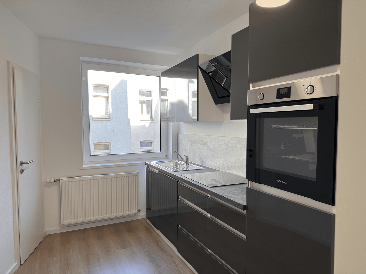 Modernisierte 2-Zimmer Wohnung mit Balkon im begehrten Rheingauviertel Wiesbaden – 65195 Wiesbaden – Vorschaubild 9