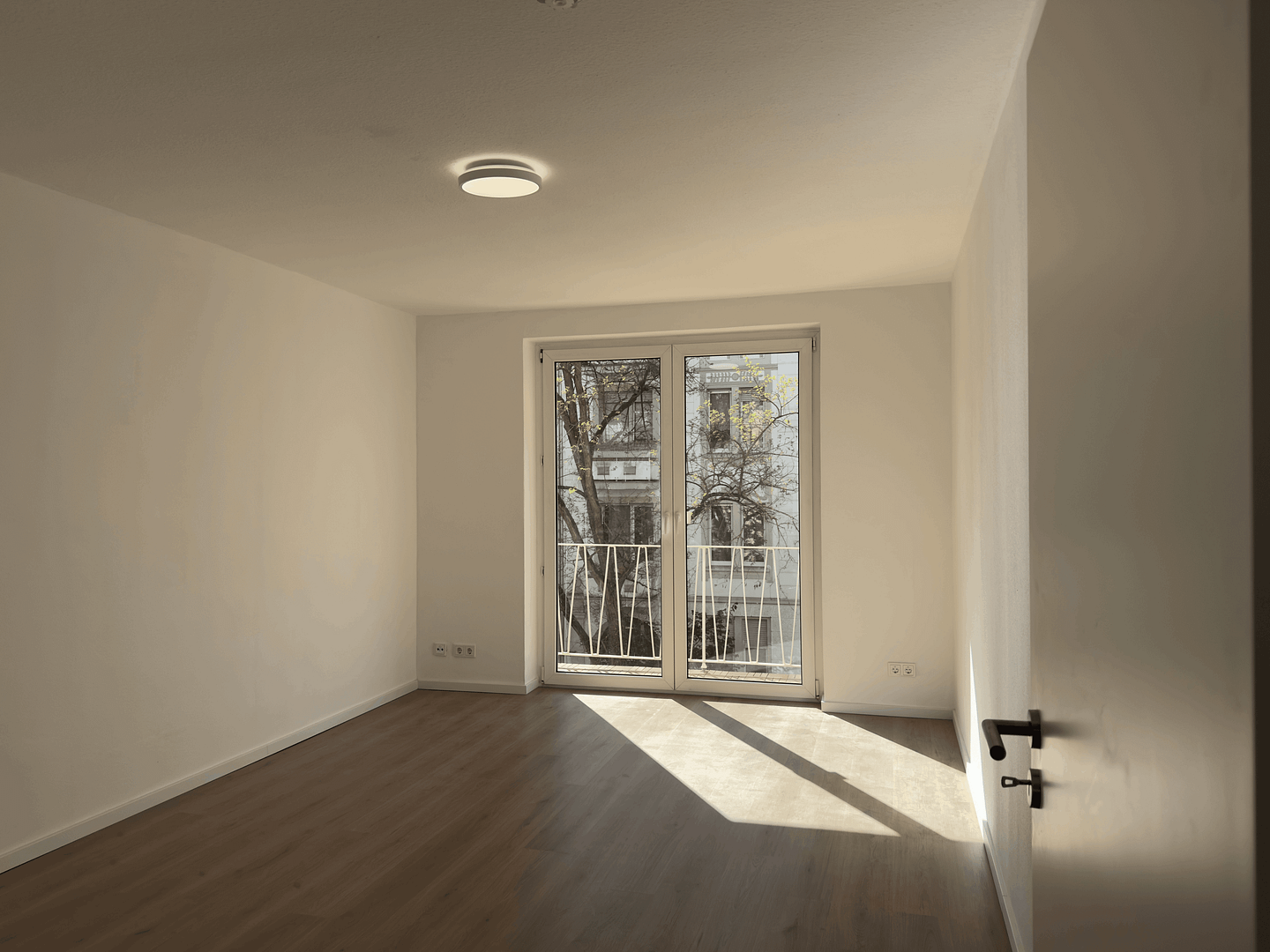 Modernisierte 2-Zimmer Wohnung mit Balkon im begehrten Rheingauviertel Wiesbaden – 65195 Wiesbaden – Vorschaubild 4