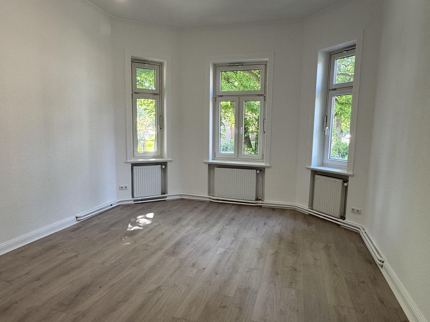 Schöne vier Zimmer Altbauwohnung – Friedhofstraße 10, 21073 Hamburg(Eißendorf) – Vorschaubild 2