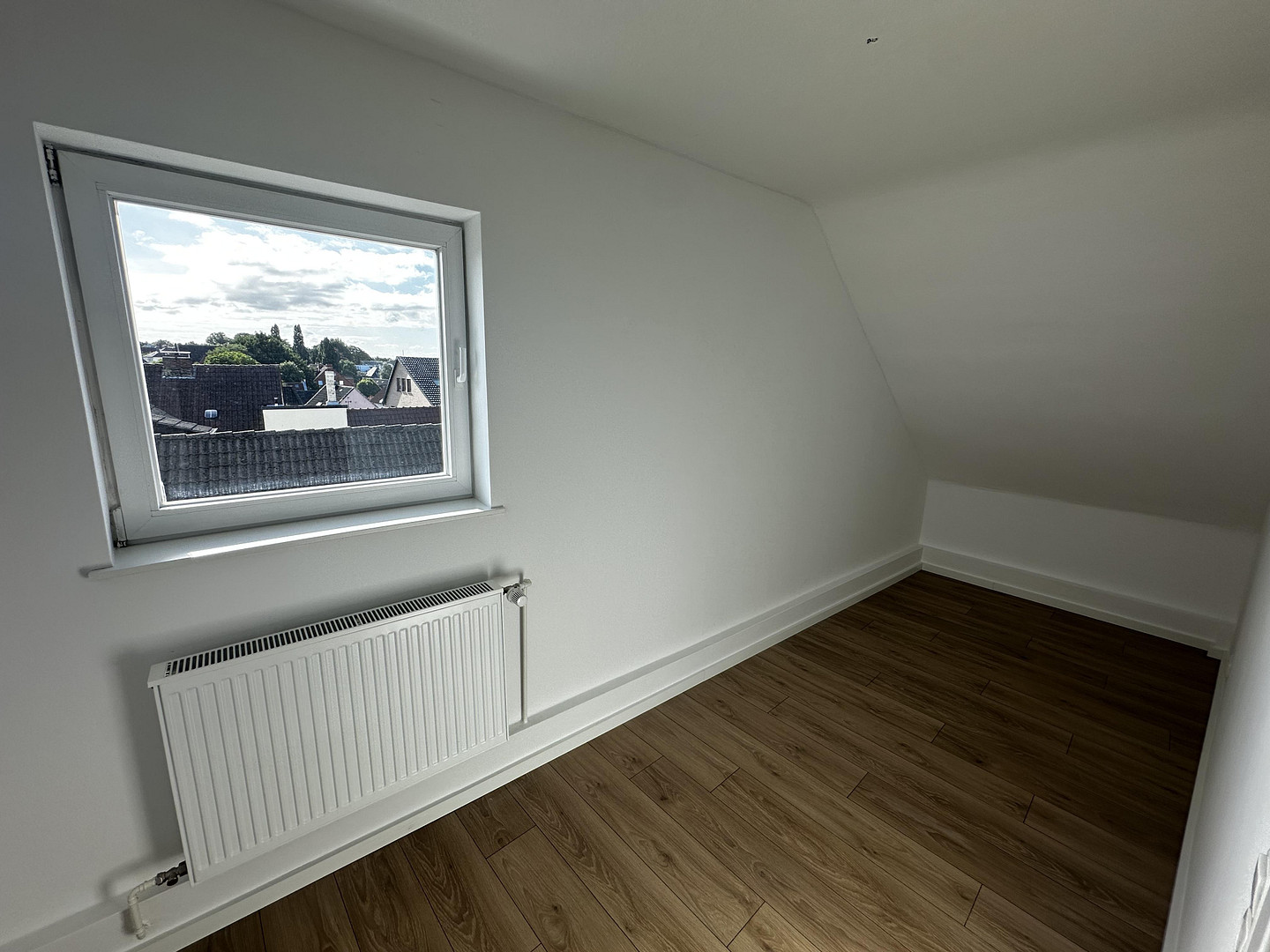 Frisch sanierte DG-Wohnung an der Weser – Fröbelstraße 16, 28775 Bremen(Vegesack) – Vorschaubild 9