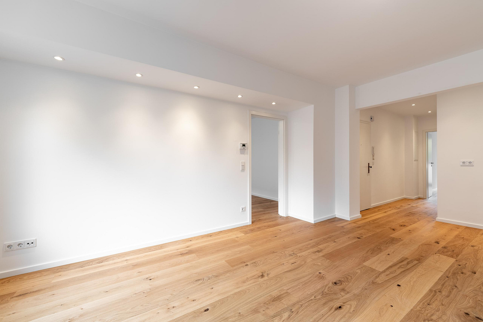Kernsaniert und provisionsfrei: 3 Zimmer mit Balkon und Aufzug – Yorckstraße 1a, 40477 Düsseldorf(Derendorf) – Vorschaubild 2