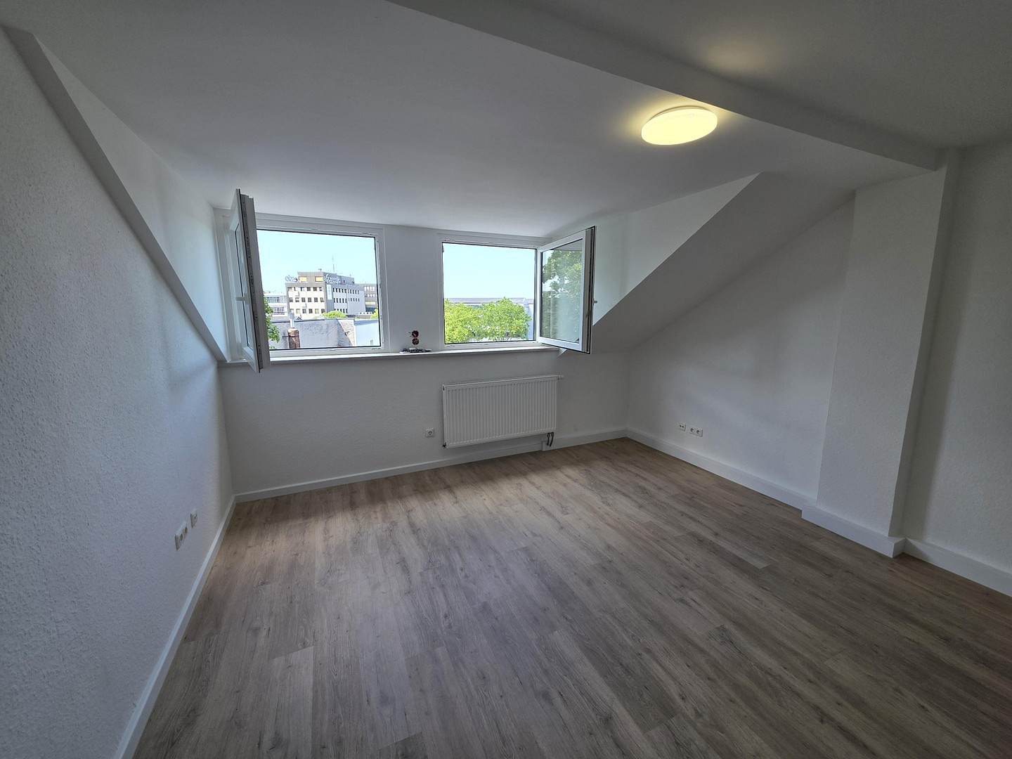Sorfort frei !!! 2-Zi. ETW im Dachgeschoss - Top Lage !!! – Wilhelm-Leuschner-Str. 40, 64293 Darmstadt – Vorschaubild 4