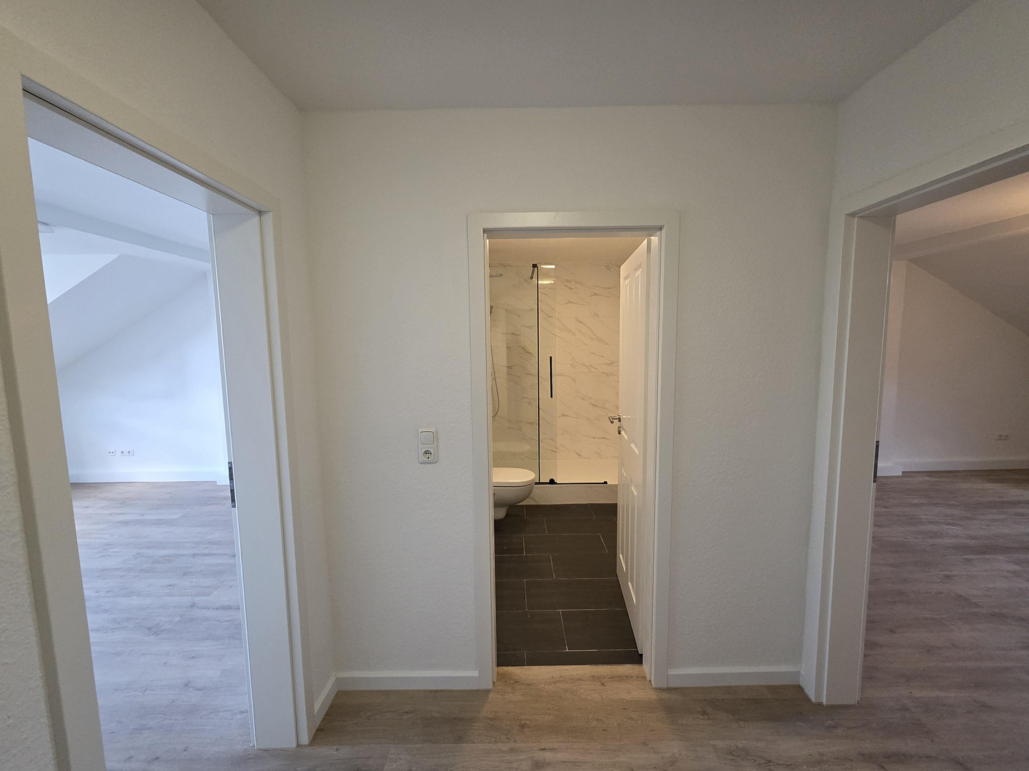 Sorfort frei !!! 2-Zi. ETW im Dachgeschoss - Top Lage !!! – Wilhelm-Leuschner-Str. 40, 64293 Darmstadt – Vorschaubild 2