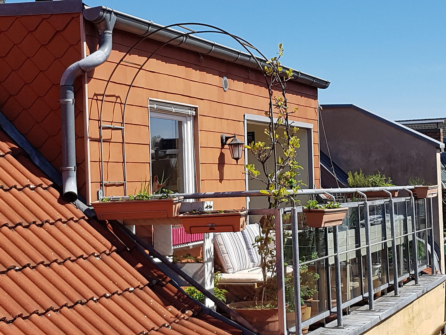 Große Dachgeschosswohnung im ruhigen Gartenhaus mit Terrasse–mitten im Samariterkiez/Friedrichshain – 10247 Berlin(Friedrichshain) – Vorschaubild 2