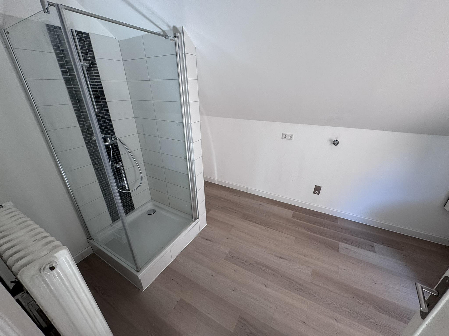 Frisch renovierte 4-Zimmer-Wohnung mit Balkon in zentraler Lage von Flensburg – Waldstraße 3, 24939 Flensburg – Vorschaubild 3