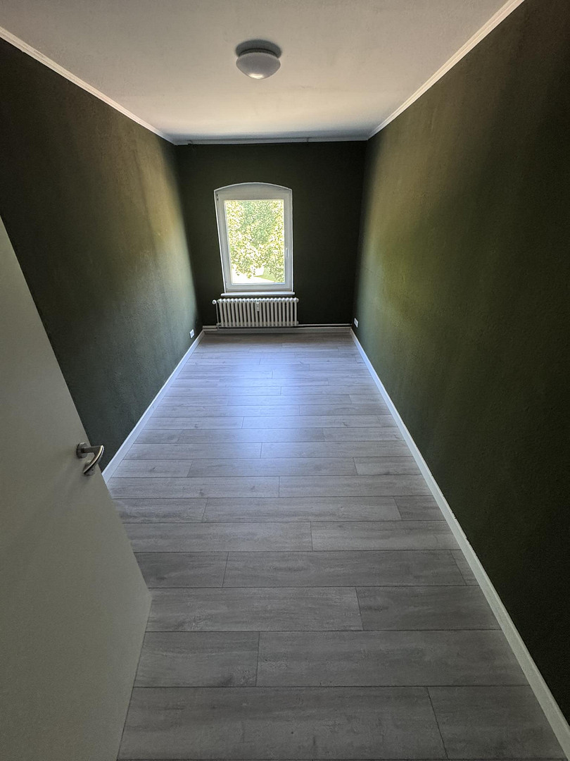 Frisch renovierte 4-Zimmer-Wohnung mit Balkon in zentraler Lage von Flensburg – Waldstraße 3, 24939 Flensburg – Vorschaubild 2
