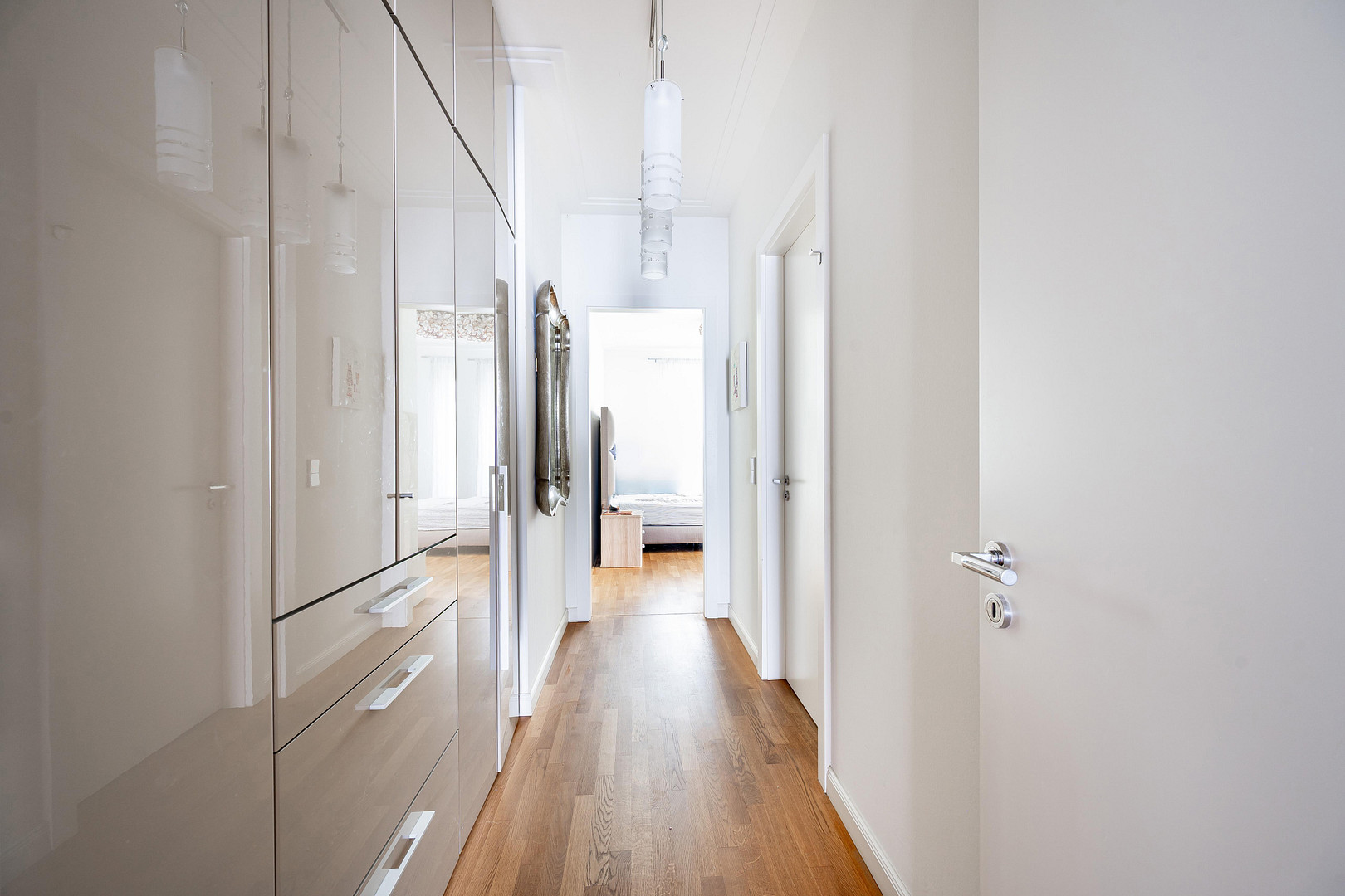 Luxuriöse, moderne 5-Zimmer Maisonette Wohnung mit Sonnenbalkon in den Heinrich-Heine-Gärten – 40549 Düsseldorf(Heerdt) – Vorschaubild 9