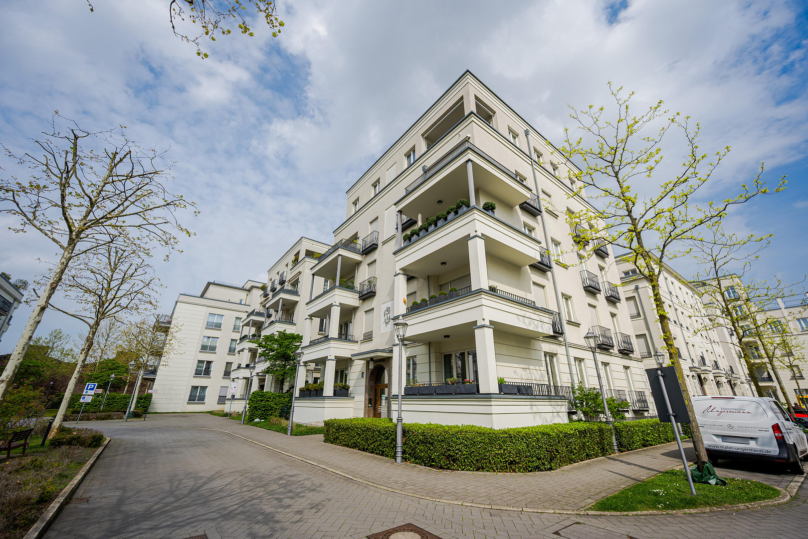 Luxuriöse, moderne 5-Zimmer Maisonette Wohnung mit Sonnenbalkon in den Heinrich-Heine-Gärten – 40549 Düsseldorf(Heerdt) – Vorschaubild 3