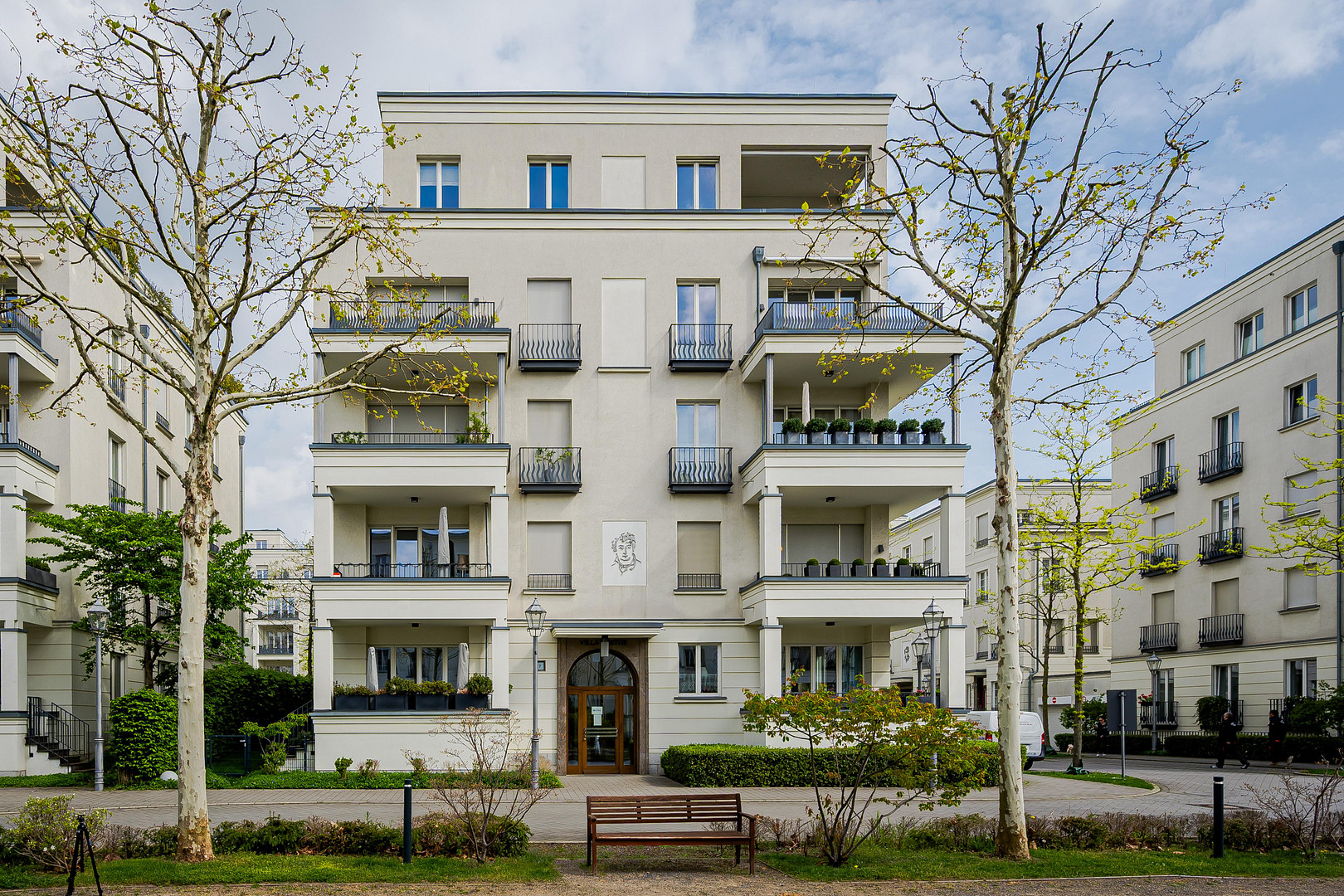 Luxuriöse, moderne 5-Zimmer Maisonette Wohnung mit Sonnenbalkon in den Heinrich-Heine-Gärten – 40549 Düsseldorf(Heerdt) – Vorschaubild 2