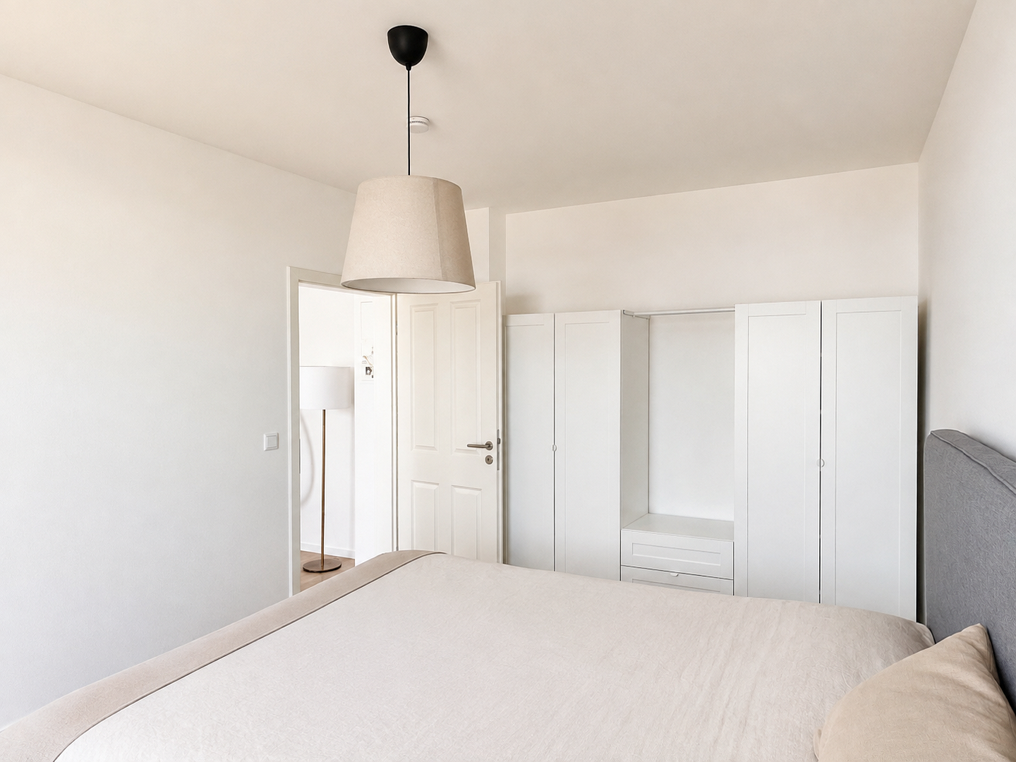 Möblierte KfW40-Wohnung mit Waschmaschine, Internet, hervorragende ÖV-Anbindung – Herforder Str. 210, 33609 Bielefeld – Vorschaubild 4