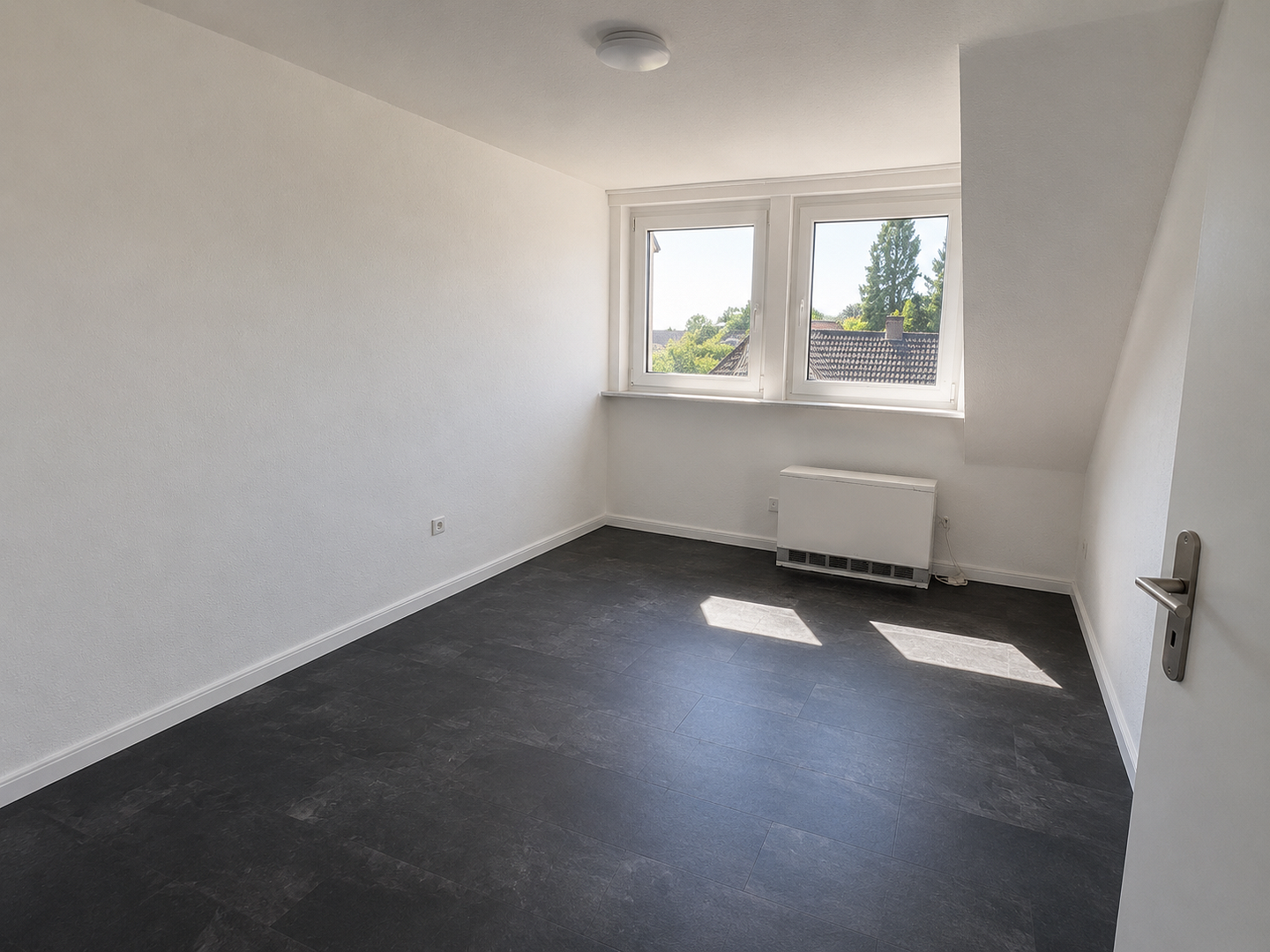 3 Zimmer DG Wohnung ohne Schrägen mit viel Stauraum und Stellplatz – Klaus-Groth-Weg 26, 31303 Burgdorf – Vorschaubild 3
