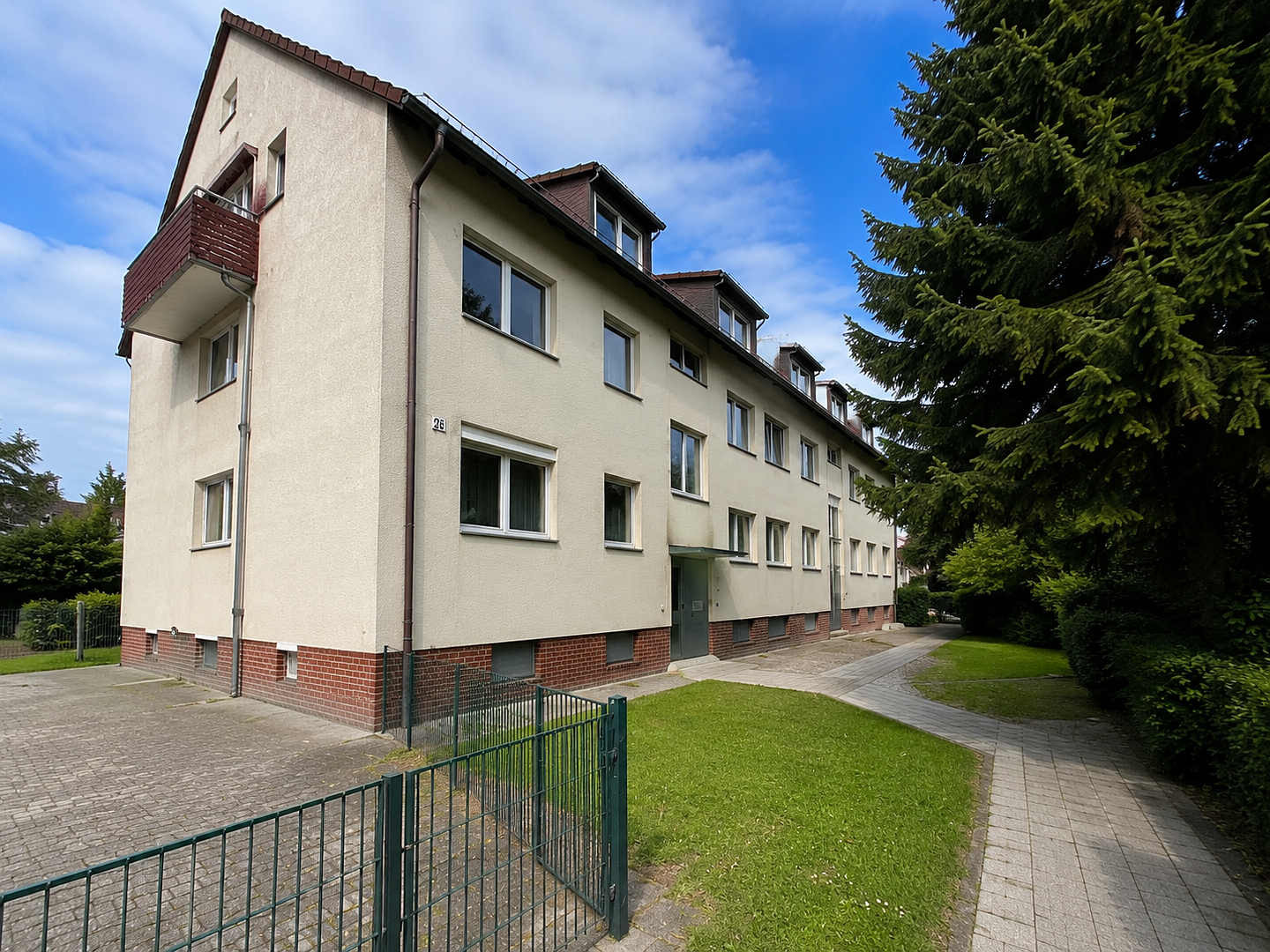3 Zimmer DG Wohnung ohne Schrägen mit viel Stauraum und Stellplatz