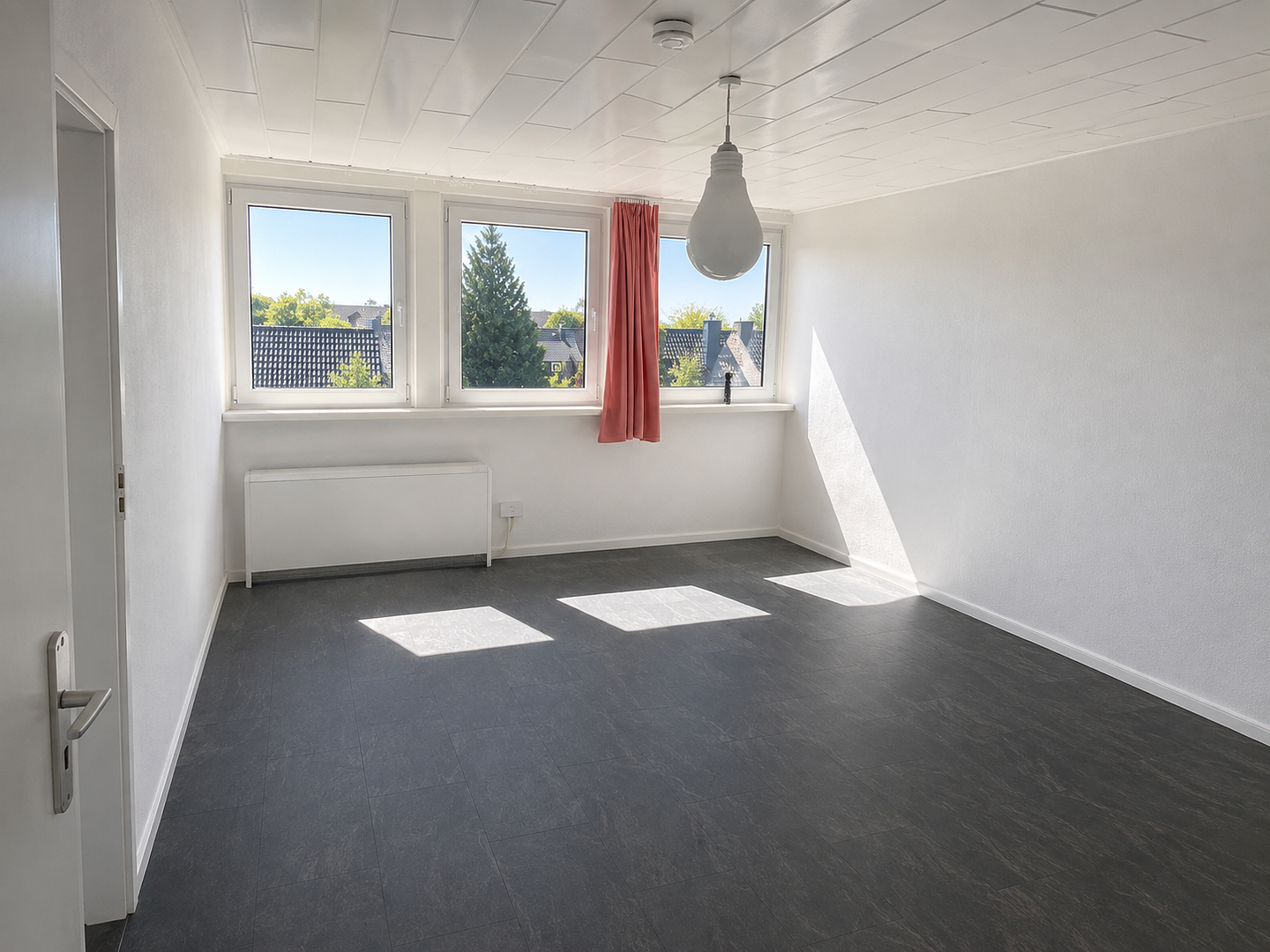 3 Zimmer DG Wohnung ohne Schrägen mit viel Stauraum und Stellplatz – Klaus-Groth-Weg 26, 31303 Burgdorf – Vorschaubild 2