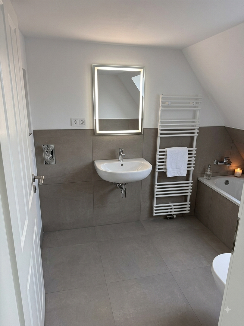 Wohnen wie im Eigenheim: 4,5-Raum-Maisonette im 2-FH, Garten, Erstbezug, Energiesparhaus – Maxener Straße 7, 1257 Dresden(Prohlis) – Vorschaubild 3