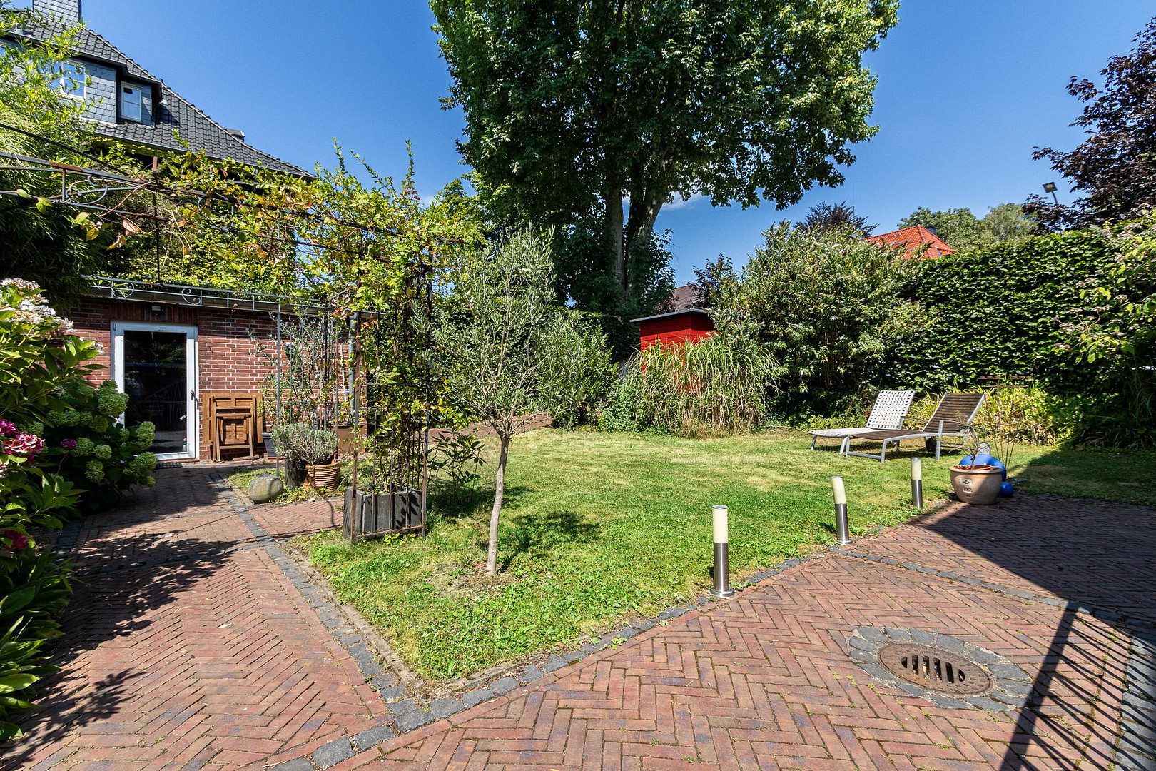 Hochwertiges Einfamilienhaus, 228 Wohnfl., 3 Etg., 5 Schlz., Terrasse, 2 Balkone, 3 Bäder & Sauna – 44141 Dortmund(Gartenstadt) – Vorschaubild 26