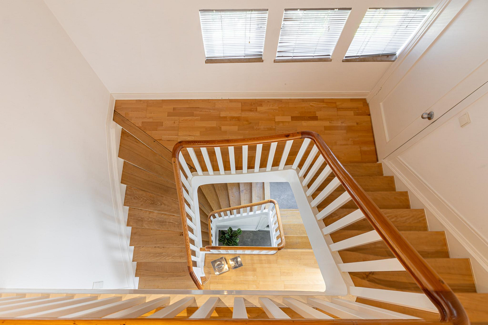 Hochwertiges Einfamilienhaus, 228 Wohnfl., 3 Etg., 5 Schlz., Terrasse, 2 Balkone, 3 Bäder & Sauna – 44141 Dortmund(Gartenstadt) – Vorschaubild 2