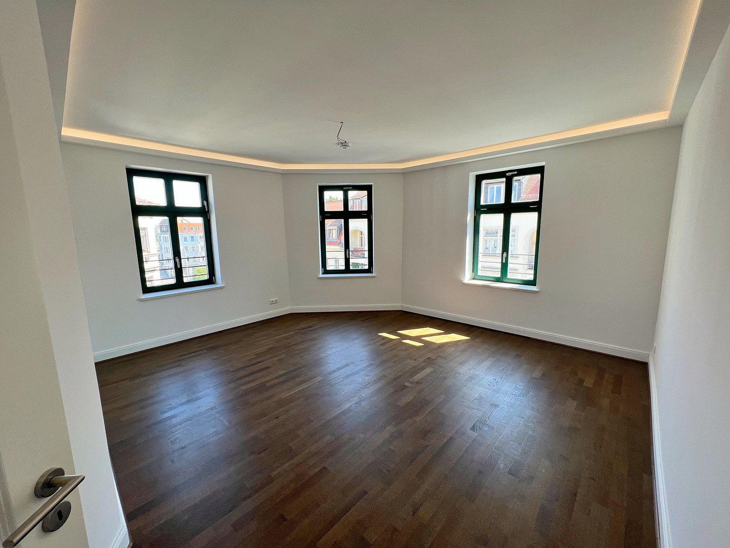 Elegant und luxuriös *dunkles Parkett * Fußbodenheizung * Lichtbänder * Tageslichtbad * Aufzug * – Wurzner Straße 11, 4315 Leipzig(Neustadt-Neuschönefeld) – Vorschaubild 3