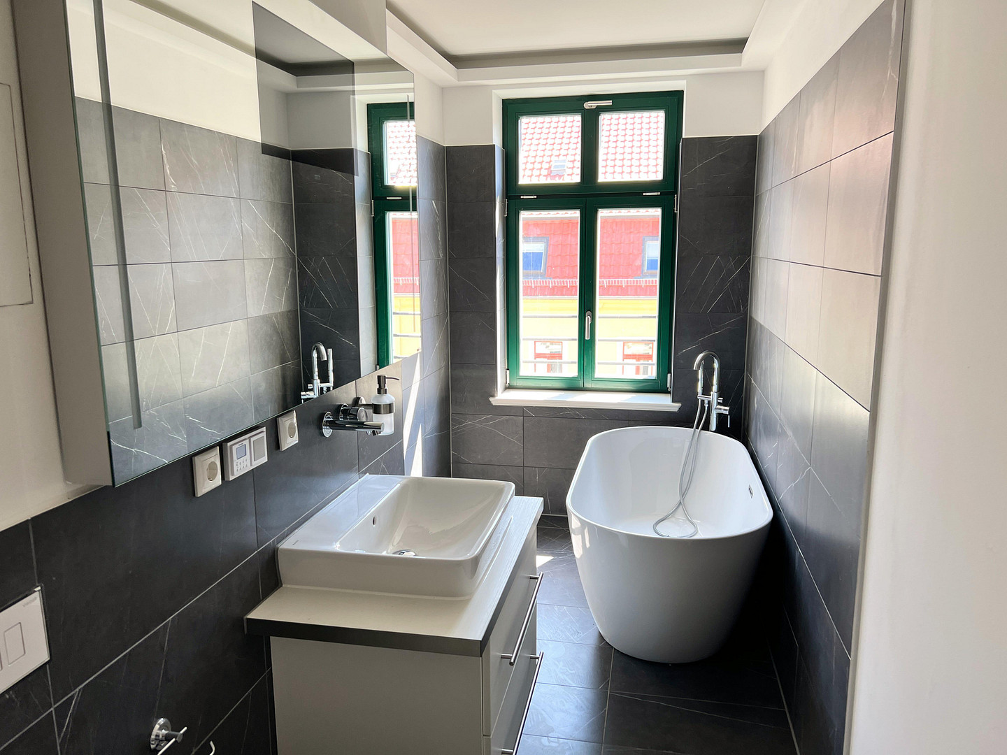 Elegant und luxuriös *dunkles Parkett * Fußbodenheizung * Lichtbänder * Tageslichtbad * Aufzug * – Wurzner Straße 11, 4315 Leipzig(Neustadt-Neuschönefeld) – Vorschaubild 9