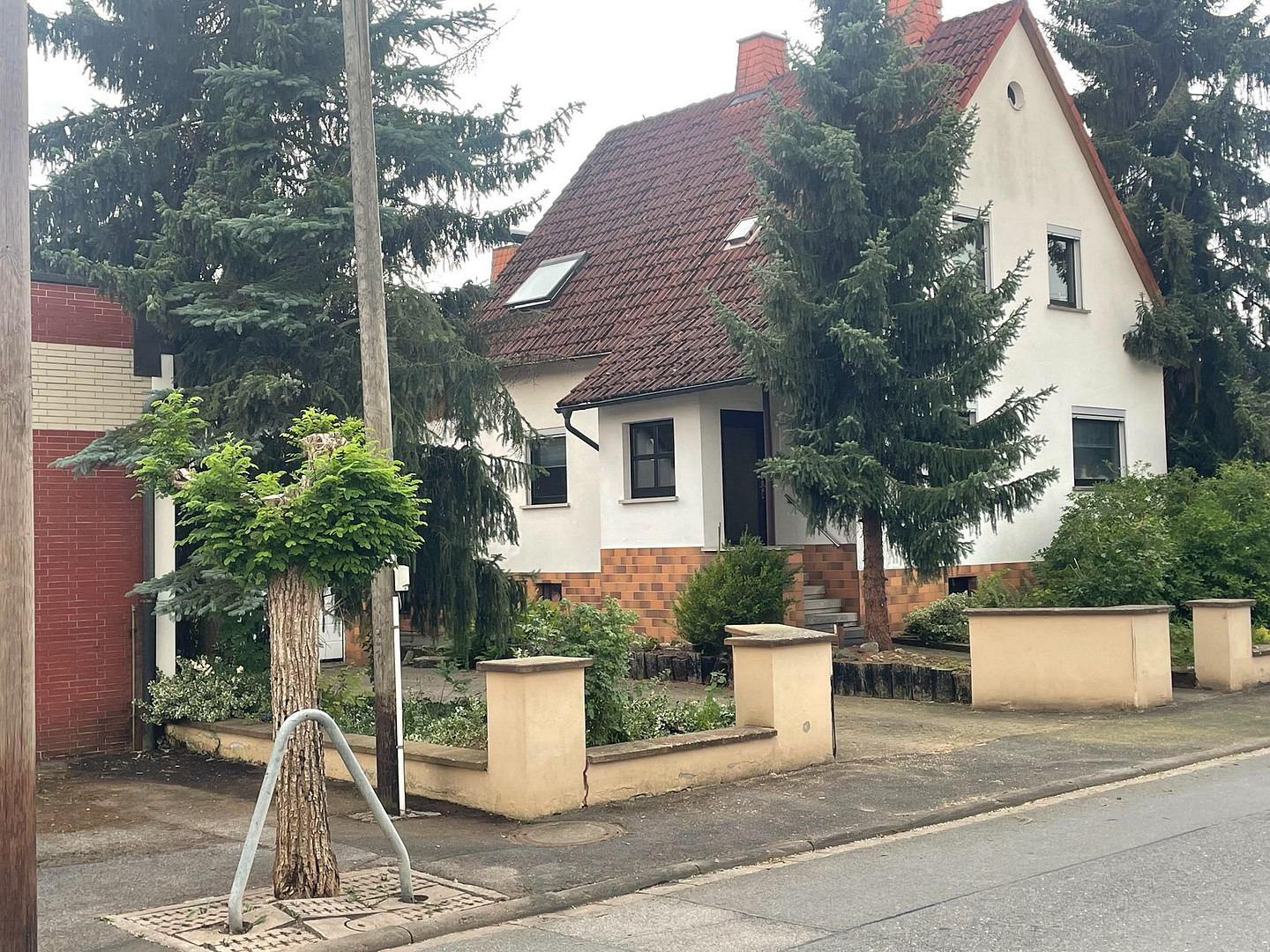 Wohnensemble aus zwei verbundenen Hausteilen – 244 m² Wohnfläche, Wintergarten & Sauna – Allee 18, 96465 Neustadt bei Coburg(Fürth am Berg) – Vorschaubild 2