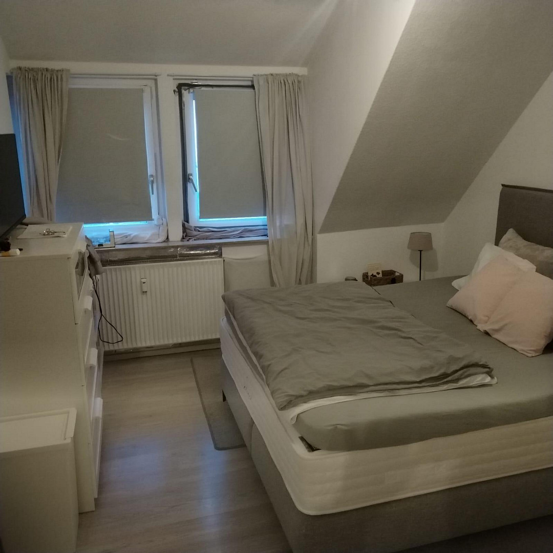 2 Zimmerwohnung in Bestlage - WG-Geeignet!!! Übernahme Möbel möglich