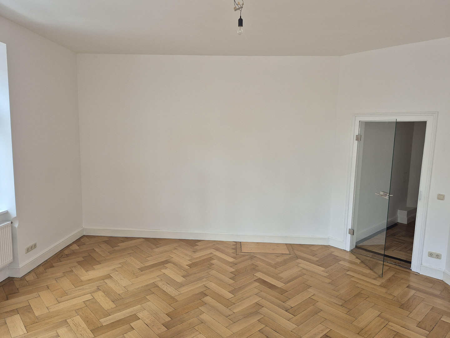 Helle, großzügig geschnittene Wohnung in denkmalgeschütztem Haus in München – 81541 München(Au) – Vorschaubild 2
