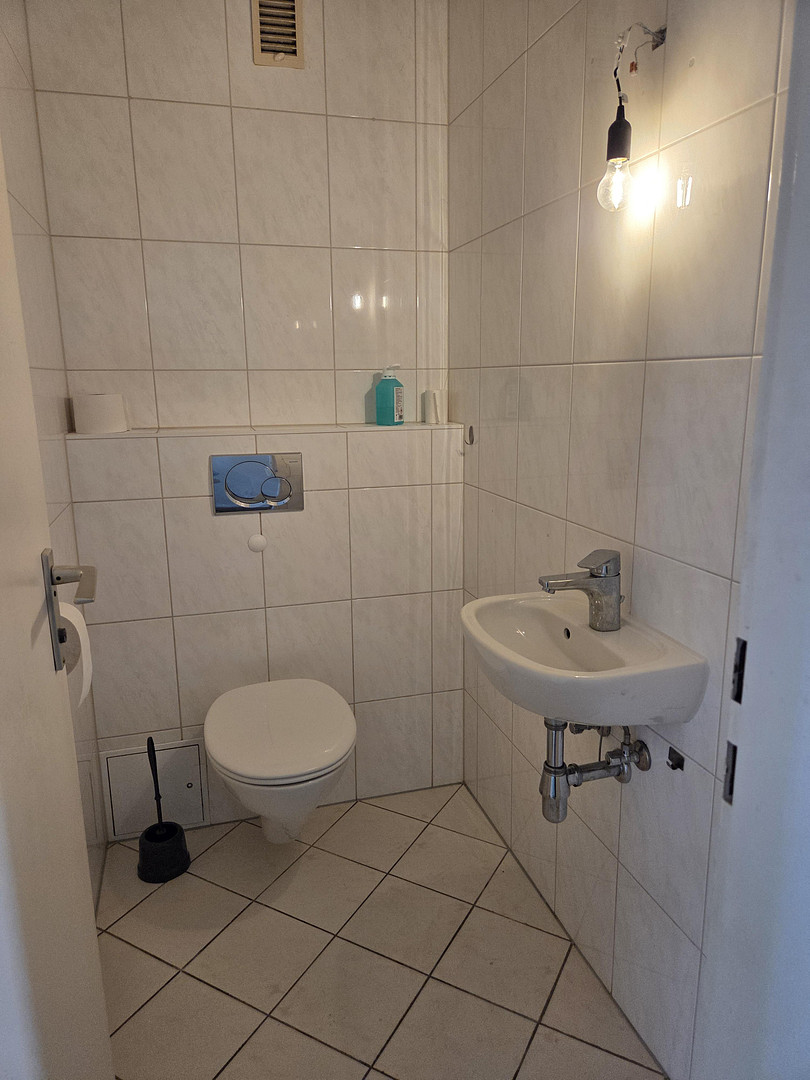 Großzügige 2-Zimmer-Wohnung mit 85,5 m², Südwest-Balkon & TG – Erstbezug nach Sanierung – Neumannstraße 40, 90763 Fürth – Vorschaubild 4