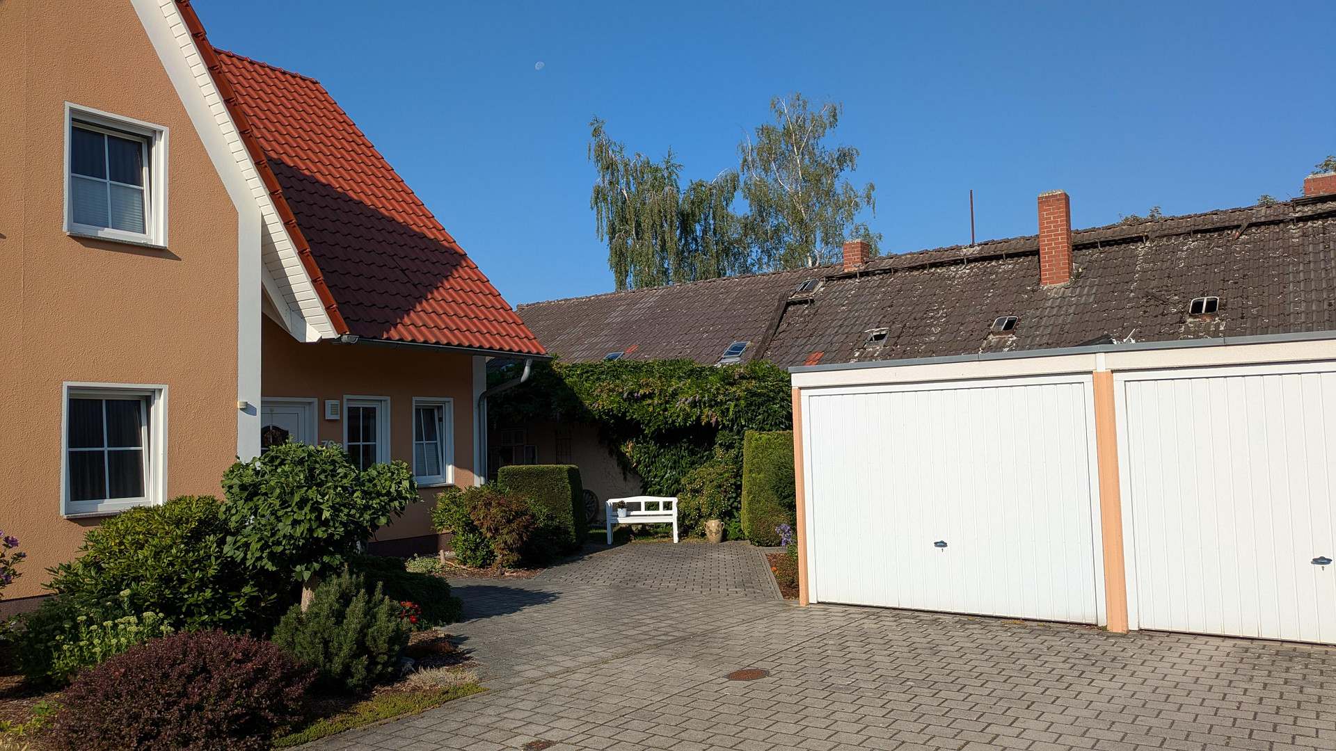 Ihr neues Zuhause, top gepflegte DHH mit Garten, Natur-Teich, Garagen und Stellplatz – 4668 Grimma – Vorschaubild 2
