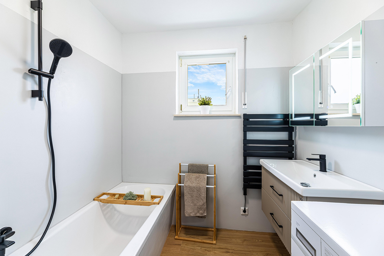 PROVISIONSFREI: Renovierte 3-Zimmer-Wohnung mit Balkon, Domblick, Aufzug und Garage. – Seebachmarter 6, 96103 Hallstadt – Vorschaubild 4
