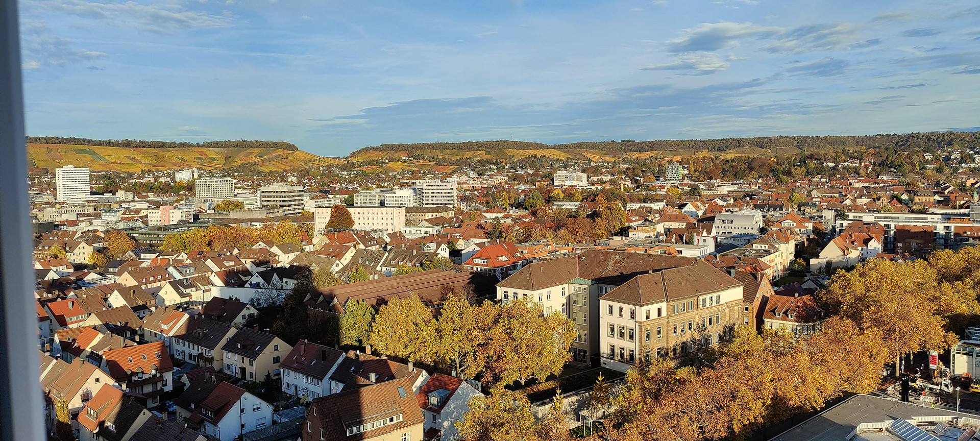 Zentrale und möblierte 1-Zimmer-Wohnung mit traumhafter Aussicht