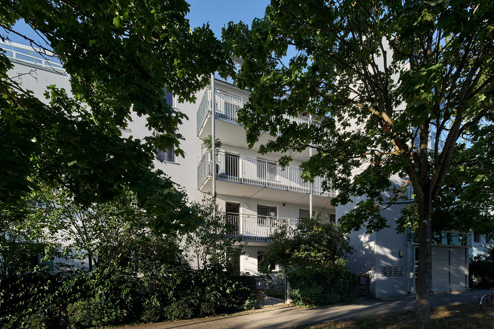 Highlight im Röthelheimpark - bezugsbereit, 4 Zimmer, großer Garten mit Pool – Luise-Kiesselbach-Str. 60, 91052 Erlangen – Vorschaubild 2