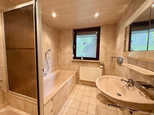 Gepflegte 3-Zimmer-Erdgeschosswohnung mit Balkon, neuer Einbauküche und Garten in Reckendorf – Greifenklaustraße 12, 96182 Reckendorf – Vorschaubild 5