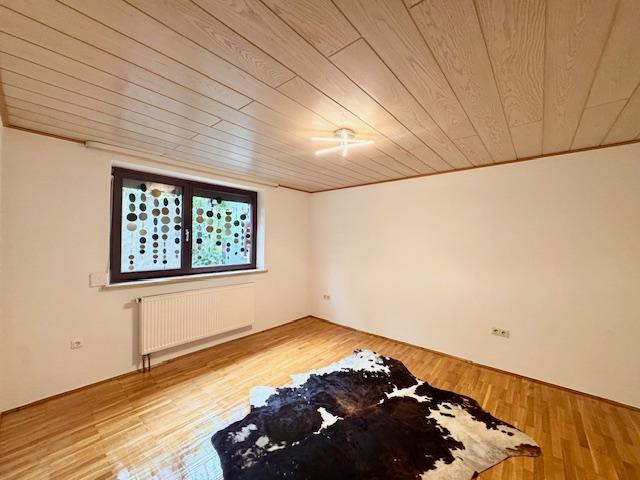 Gepflegte 3-Zimmer-Erdgeschosswohnung mit Balkon, neuer Einbauküche und Garten in Reckendorf – Greifenklaustraße 12, 96182 Reckendorf – Vorschaubild 4