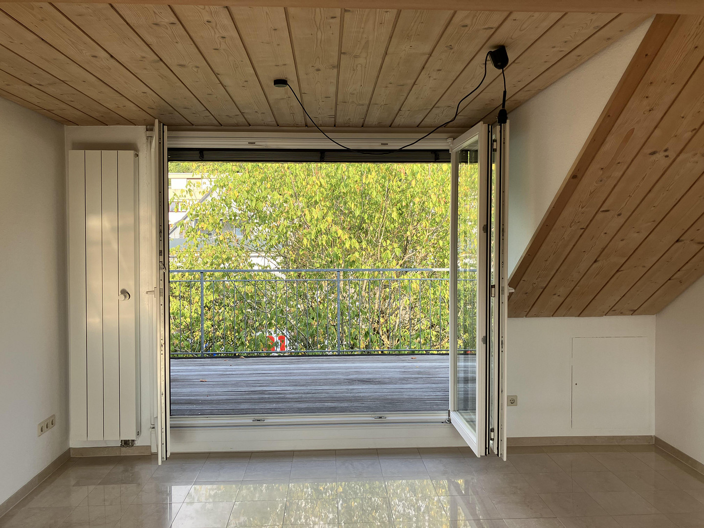 Großzügige 3 1/2-Zimmer-Wohnung mit Dachterrasse und hochwertiger Einbauküche in Wehr (Hochrhein) – 79664 Wehr – Vorschaubild 2