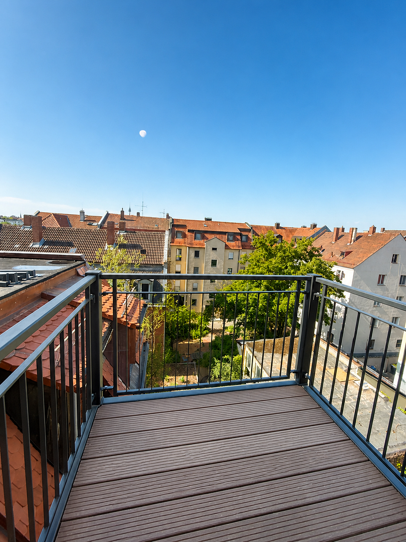 Erstbezug nach Dachausbau: Helle 2-Zimmer-Wohnung mit Einbauküche und Balkon – 90429 Nürnberg(Bärenschanze) – Vorschaubild 2